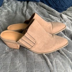 American Eagle Tan Clogs